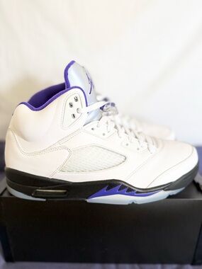 AUTHENTIC Jordan 5 Retro Dark Concord size 11.5 DD0587-141 2022 VNDS